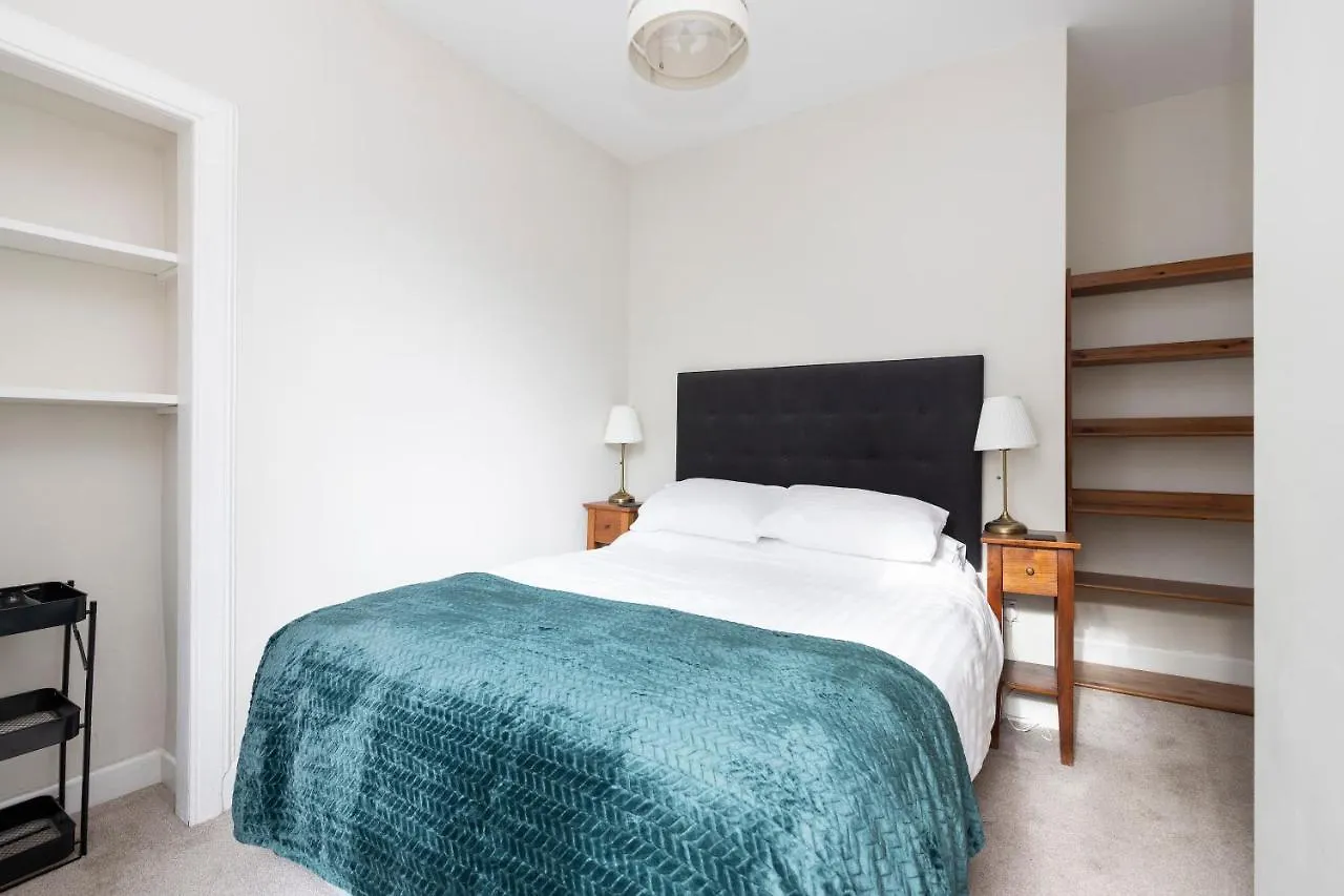 Edinburgh Holyrood Park Views Apartment 0*,  Ηνωμένο Βασίλειο