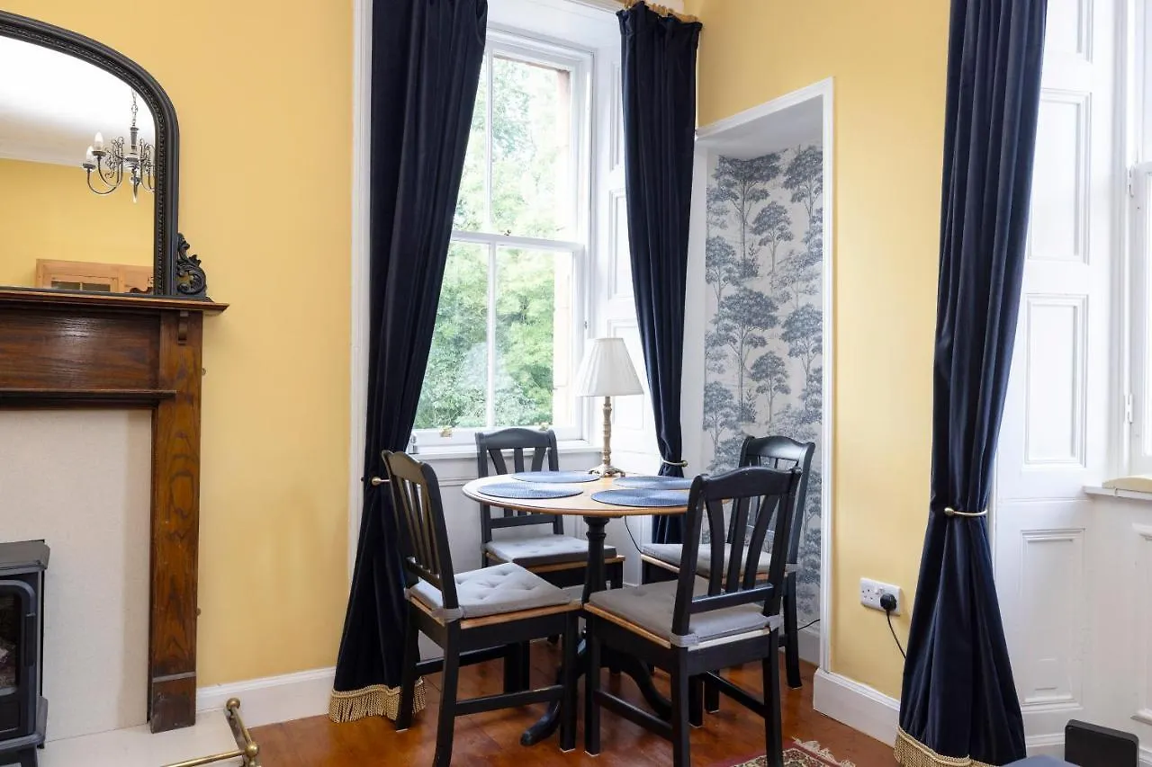 Edinburgh Holyrood Park Views Apartment 0*,  Ηνωμένο Βασίλειο